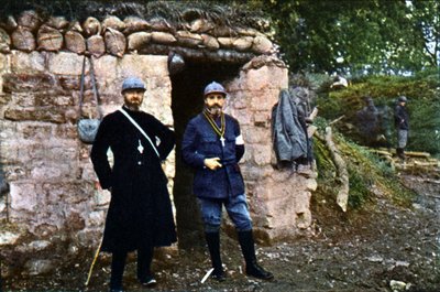 Un prete francese e un cappellano al fronte durante la Battaglia di Verdun, settembre 1916 da Jules Gervais Courtellemont